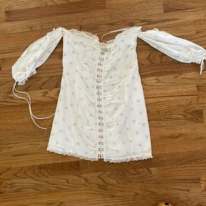 Sweetest FLL floral embroidered white mini with removable sleeves!!!!